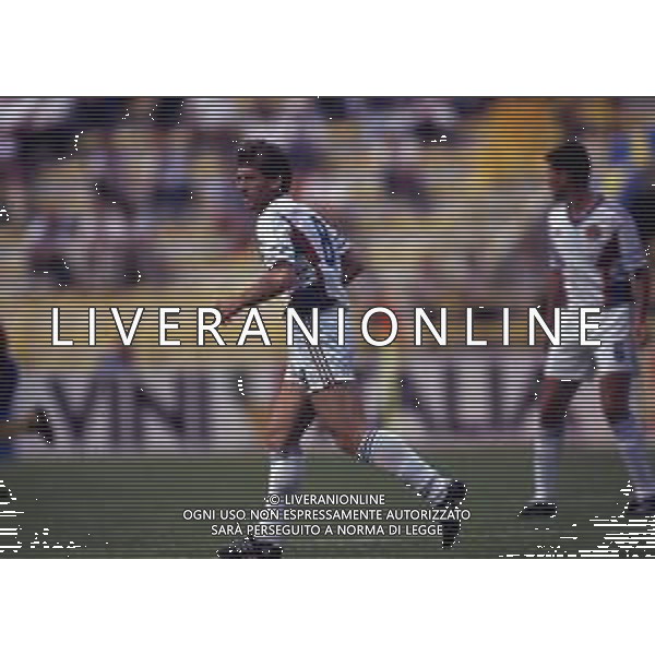 RETROSPETTIVA SAFET SUSIC CALCIATORE NELLA FOTO SAFET SUSIC CON LA MAGLIA DELLA NAZIONALE JUGOSLAVIA AI MONDIALI ITALIA 90 AG ALDO LIVERANI SAS