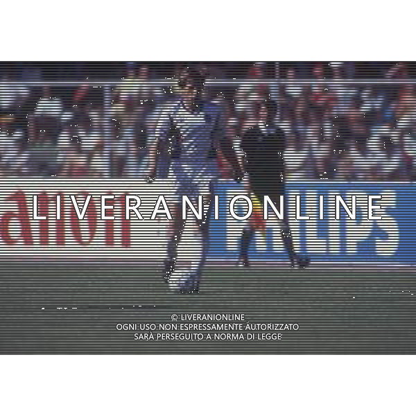 RETROSPETTIVA SAFET SUSIC CALCIATORE NELLA FOTO SAFET SUSIC CON LA MAGLIA DELLA NAZIONALE JUGOSLAVIA AI MONDIALI ITALIA 90 AG ALDO LIVERANI SAS