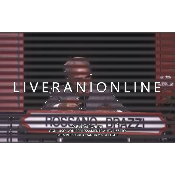 RETROSPETTIVA ROSSANO BRAZZI ATTORE E REGISTA NELLA FOTO ROSSANO BRAZZI NELLA TRASMISSIONE TELEVISIVA IL GIOCO DEI 9 AG ALDO LIVERANI SAS