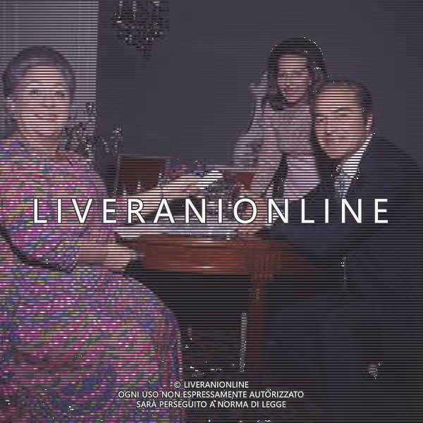 RETROSPETTIVA ROSSANO BRAZZI ATTORE E REGISTA NELLA FOTO ROSSANO BRAZZI CON LA MOGLIE LIDIA BERTOLINI AG ALDO LIVERANI SAS
