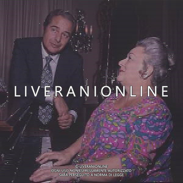 RETROSPETTIVA ROSSANO BRAZZI ATTORE E REGISTA NELLA FOTO ROSSANO BRAZZI CON LA MOGLIE LIDIA BERTOLINI AG ALDO LIVERANI SAS
