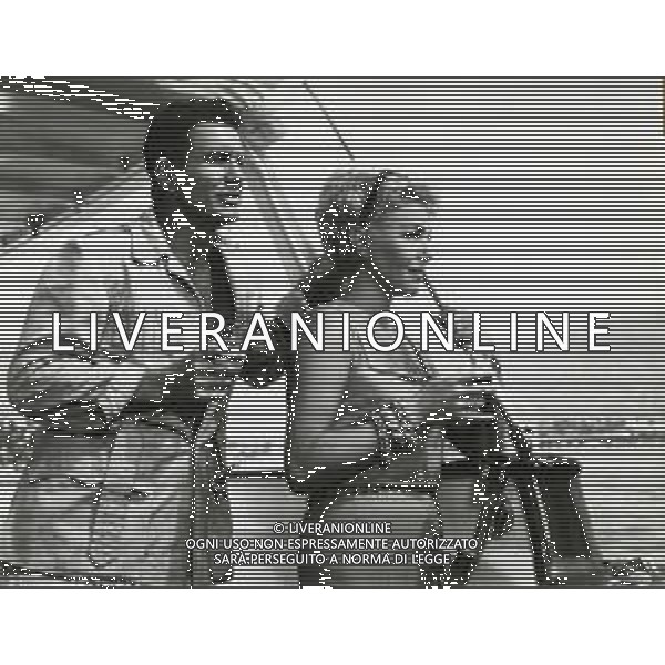 RETROSPETTIVA CLIFFORD PARKER ROBERTSON III ATTORE CINEMATOGRAFICO TEATRALE E TELEVISIVO STATUNITENSE NELLA FOTO CLIFF ROBERTSON CON LANA TURNER NEL FILM LOVE HAS MANY FACES AG ALDO LIVERANI SAS