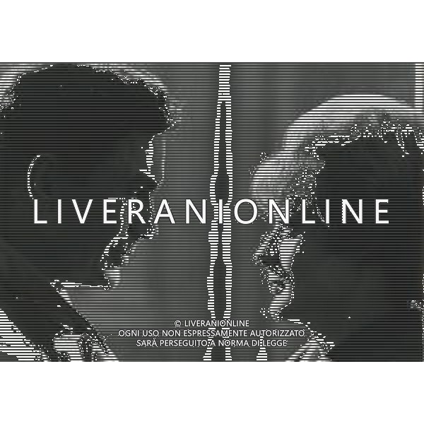 RETROSPETTIVA CLIFFORD PARKER ROBERTSON III ATTORE CINEMATOGRAFICO TEATRALE E TELEVISIVO STATUNITENSE NELLA FOTO CLIFF ROBERTSON CON MAGGIE SMITH NEL FILM INVITO A VENEZIA AG ALDO LIVERANI SAS