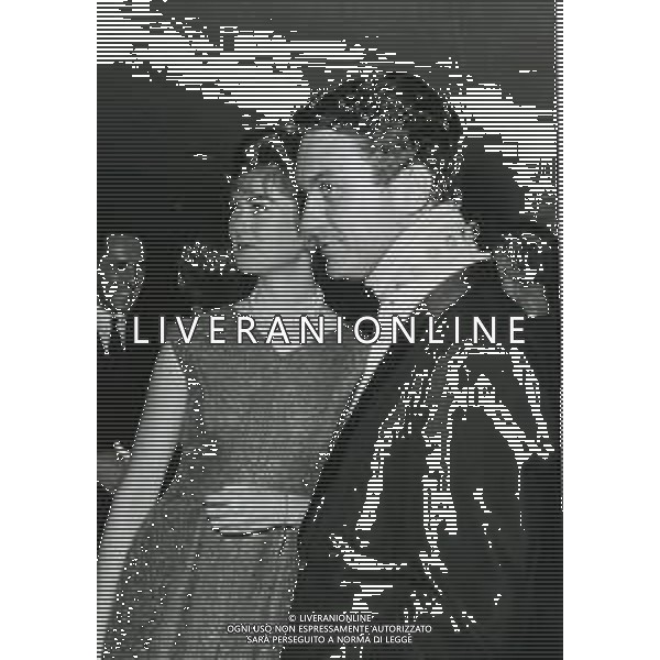 RETROSPETTIVA CLIFFORD PARKER ROBERTSON III ATTORE CINEMATOGRAFICO TEATRALE E TELEVISIVO STATUNITENSE NELLA FOTO CLIFF ROBERTSON CON MARIA COOPER NEL 1961 AG ALDO LIVERANI SAS