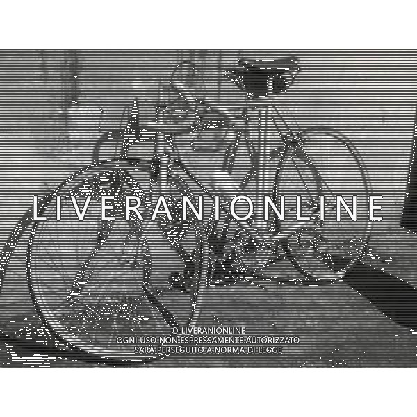 RETROSPETTIVA FAUSTO COPPI CICLISTA NELLA FOTO LA BICICLETTA DI FAUSTO COPPI DOPO L\'INCIDENTE DI SPINETTA MARENGO INVESTITO DA UN TRATTORE FOTO GM-DFP-AG ALDO LIVERANI SAS