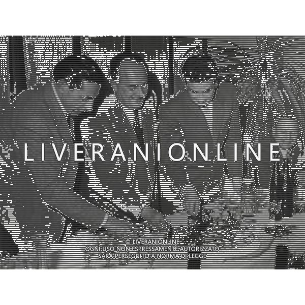 RETROSPETTIVA FAUSTO COPPI CICLISTA NELLA FOTO FAUSTO COPPI CON RODANI E FILIPPI IN UN BANCHETTO IN LORO ONORE 20-01-1954 FOTO GM-DFP-AG ALDO LIVERANI SAS