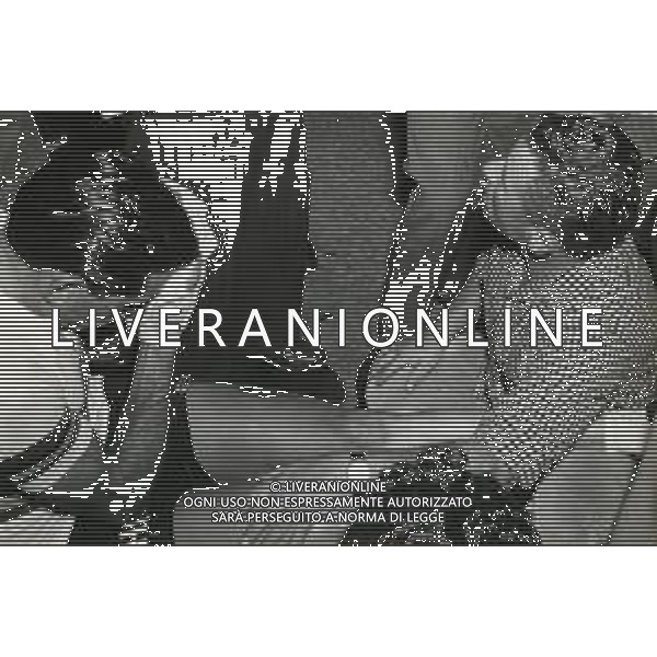 RETROSPETTIVA FAUSTO COPPI CICLISTA NELLA FOTO FAUSTO COPPI A MONZA DOPO LA CADUTA SI FA MEDICARE 07-09-1953 FOTO GM-DFP-AG ALDO LIVERANI SAS