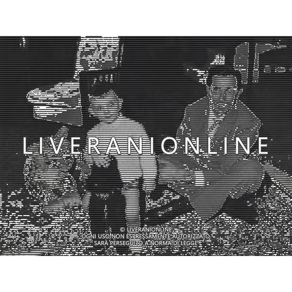 RETROSPETTIVA FAUSTO COPPI CICLISTA NELLA FOTO FAUSTO COPPI CON IL FIGLIO FAUSTINO FOTO GM-DFP-AG ALDO LIVERANI SAS