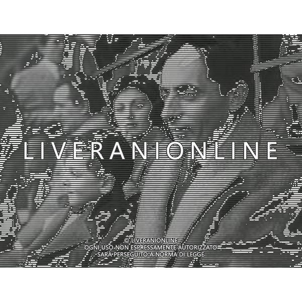 RETROSPETTIVA FAUSTO COPPI CICLISTA NELLA FOTO FAUSTO COPPI CON IL FIGLIO FAUSTINO A UNA PARTITA AD ALESSANDRIA FOTO GM-DFP-AG ALDO LIVERANI SAS