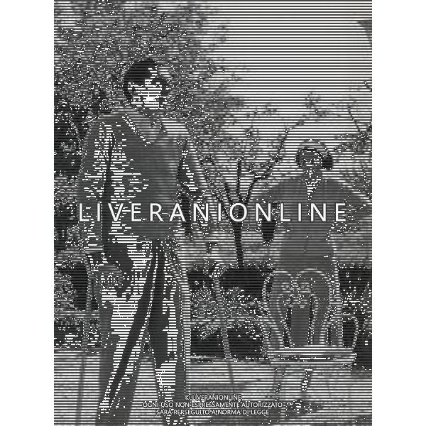 RETROSPETTIVA FAUSTO COPPI CICLISTA NELLA FOTO FAUSTO COPPI A NOVI LIGURA NELLA SUA CASA DOPO L\'INCIDENTE AVVENUTO IN SARDEGNA NEL 1957 FOTO GM-DFP-AG ALDO LIVERANI SAS