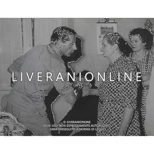 RETROSPETTIVA FAUSTO COPPI CICLISTA NELLA FOTO FAUSTO COPPI CON LA MADRE FOTO GM-DFP-AG ALDO LIVERANI SAS