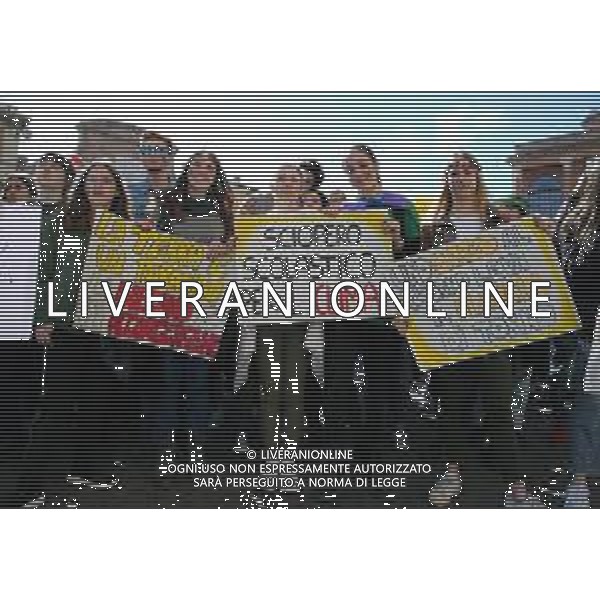 Global strike for future - Sciopero globale per il clima Rimini - 15.03.2019 Nella Foto: Global strike for future Sciopero globale per il clima, manifestazione in piazza Cavour e pulizia della spiaggia /Ph.Vitez-Ag. Aldo Liverani