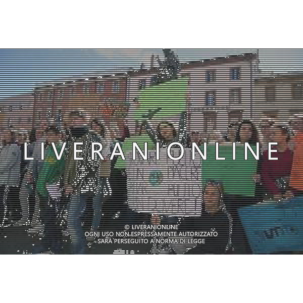 Global strike for future - Sciopero globale per il clima Rimini - 15.03.2019 Nella Foto: Global strike for future Sciopero globale per il clima, manifestazione in piazza Cavour e pulizia della spiaggia /Ph.Vitez-Ag. Aldo Liverani