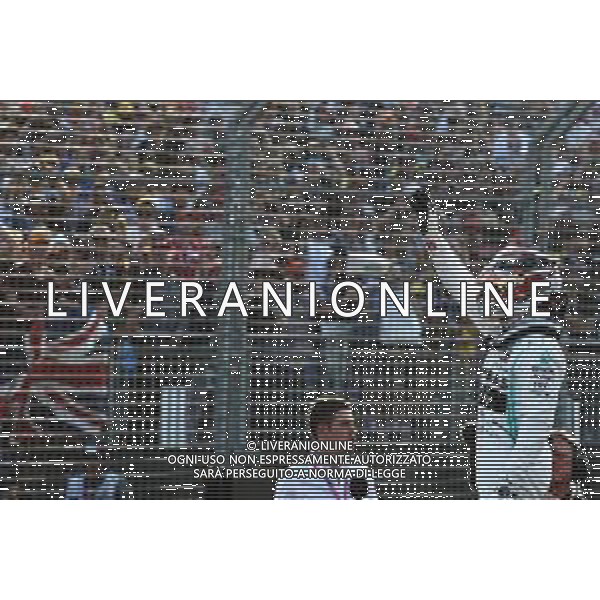 Lewis Hamilton (GBR) Mercedes AMG F1 celebrates his pole position in qualifying parc ferme. 16.03.2019. Formula 1 World Championship, Rd 1, Australian Grand Prix, Albert Park, Melbourne, Australia, Qualifying Day. / AGENZIA ALDO LIVERANI SAS - ITALY ONLY EDITORIAL USE ONLY