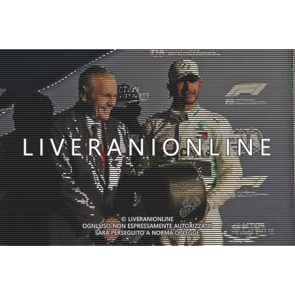 (L to R): Alan Jones (AUS) presents the Pirelli Pole Position Award to Lewis Hamilton (GBR) Mercedes AMG F1. 16.03.2019. Formula 1 World Championship, Rd 1, Australian Grand Prix, Albert Park, Melbourne, Australia, Qualifying Day. AG ALDO LIVERANI SAS-ONLY ITALY