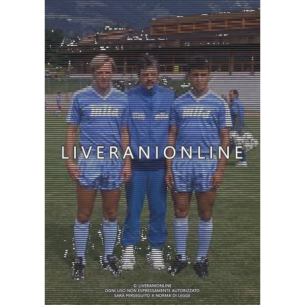 RETROSPETTIVA ALDO AGROPPI CALCIATORE E ALLENATORE NELLA FOTO ALDO AGROPPI ALLENATORE DEL COMO CALCIO NEL 1987-1988 CON DAN CORNELIUSSON E CLAUDIO BORGHI AG ALDO LIVERANI SAS