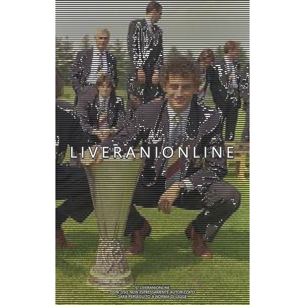 24-05-1991 APPIANO GENTILE FOTO UFFICIALE CON I GIOCATORI DELL\'INTER CON LA COPPA UEFA NELLA FOTO ANDREA MANDORLINI CON LA COPPA UEFA AG ALDO LIVERANI SAS