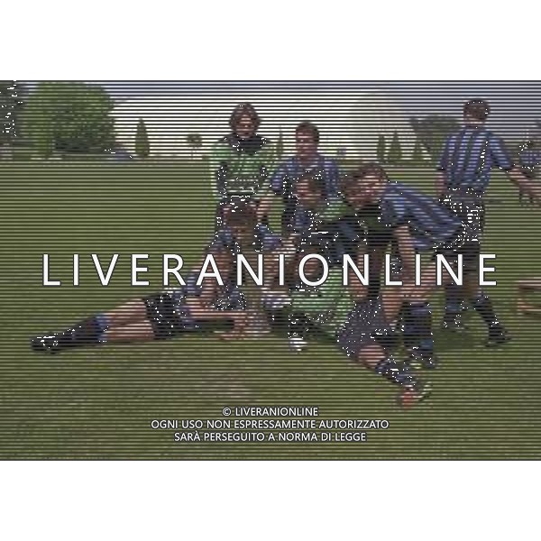 24-05-1991 APPIANO GENTILE FOTO UFFICIALE CON I GIOCATORI DELL\'INTER CON LA COPPA UEFA NELLA FOTO ANDREAS BREHME-ANDREA MANDORLINI-ASTUTILIO MALGIOGLIO-LOTHAR MATTHAUS-SERGIO BATTISTINI-WALTER ZENGA-LUCIANO BODINI-ANTONIO PAGANIN CON LACOPPA UEFA AG ALDO LIVERANI SAS