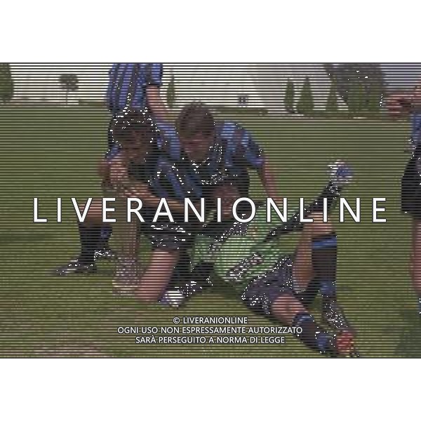 24-05-1991 APPIANO GENTILE FOTO UFFICIALE CON I GIOCATORI DELL\'INTER CON LA COPPA UEFA NELLA FOTO ANDREA MANDORLINI-LOTHAR MATTHAUS E WALTER ZENGA CON LA COPPA UEFA AG ALDO LIVERANI SAS