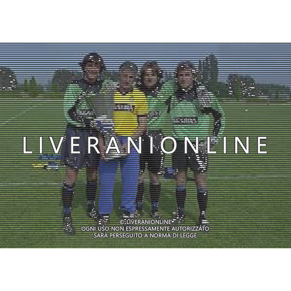 24-05-1991 APPIANO GENTILE FOTO UFFICIALE CON I GIOCATORI DELL\'INTER CON LA COPPA UEFA NELLA FOTO WALTER ZENGA-LUCIANO CASTELLINI-ASTUTILIO MALGIOGLIO E LUCIANO BODINI CON LA COPPA UEFA AG ALDO LIVERANI SAS