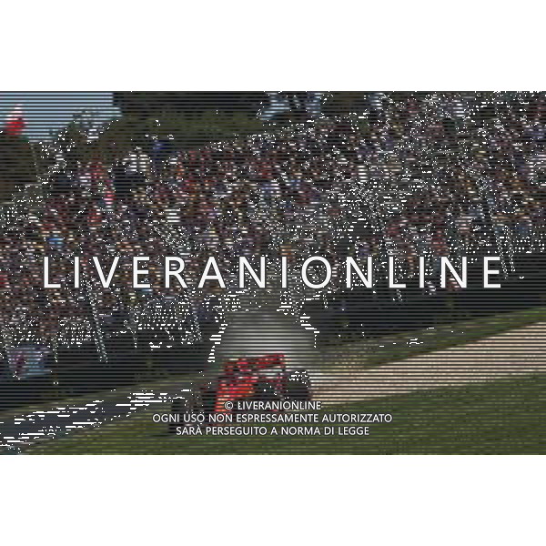 Charles Leclerc (MON) Ferrari SF90 runs wide. 17.03.2019. Formula 1 World Championship, Rd 1, Australian Grand Prix, Albert Park, Melbourne, Australia, Race Day. / AGENZIA ALDO LIVERANI SAS - ITALY ONLY EDITORIAL USE ONLY - F1 GP AUSTRALIA MELBOURNE GARA 17.03.2019.