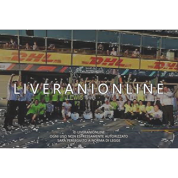 Race winner Valtteri Bottas (FIN) Mercedes AMG F1 celebrates with second placed team mate Lewis Hamilton (GBR) Mercedes AMG F1 and the team. 17.03.2019. Formula 1 World Championship, Rd 1, Australian Grand Prix, Albert Park, Melbourne, Australia, Race Day. AG ALDO LIVERANI SAS-ONLY ITALY