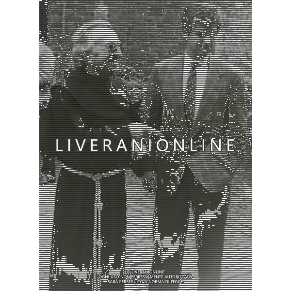 RETROSPETTIVA PADRE ELIGIO Padre Eligio, pseudonimo di Angelo Gelmini, affettuosamente Peligio (Pozzuolo Martesana, 17 luglio 1931), è un presbitero italiano. NELLA FOTO PADRE ELIGIO CON GIANNI RIVERA AG ALDO LIVERANI SAS
