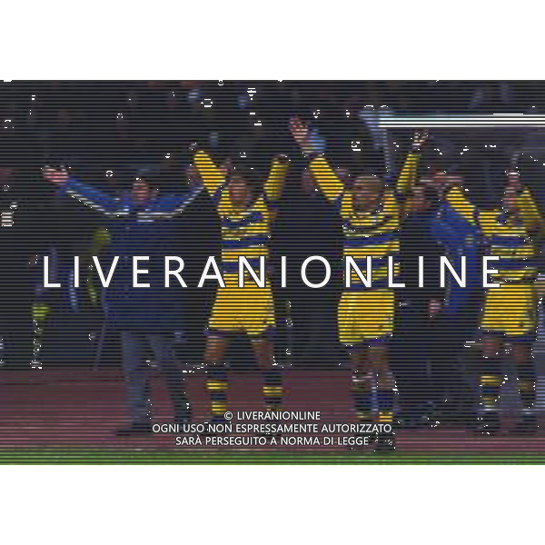 12-05-1999 MOSCA- FINALE DI COPPA UEFA PARMA-OLYMPIQUE MARSIGLIA 3-0 NELLA FOTO I GIOCATORI DEL PARMA CALCIO FESTEGGIANO CON LA COPPA UEFA AG ALDO LIVERANI SAS