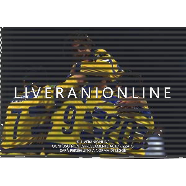 12-05-1999 MOSCA- FINALE DI COPPA UEFA PARMA-OLYMPIQUE MARSIGLIA 3-0 NELLA FOTO I GIOCATORI DEL PARMA CALCIO FESTEGGIANO CON LA COPPA UEFA AG ALDO LIVERANI SAS