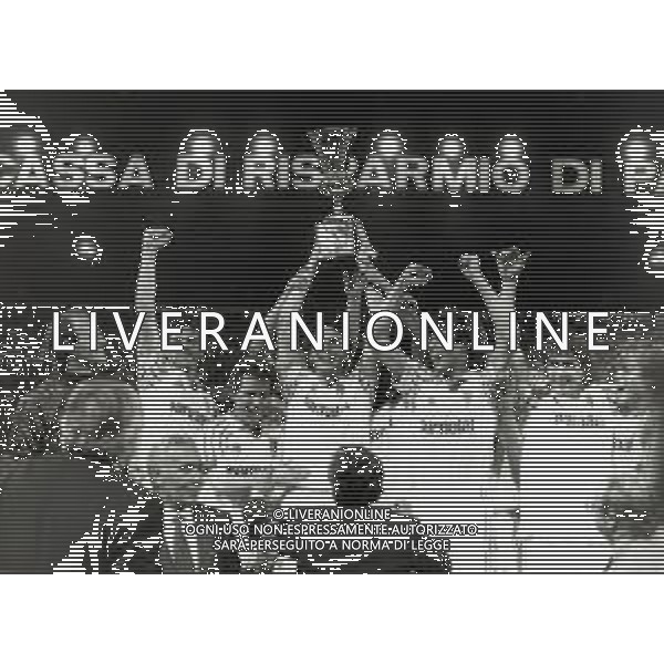14-05-1992 PARMA RITORNO FINALE DI COPPA ITALIA PARMA-JUVENTUS 2-0 NELLA FOTO I GIOCATORI DEL PARMA CALCIO CON LA COPPA ITALIA AG ALDO LIVERANI SAS
