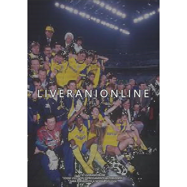 17-05-1995 MILANO FINALE DI COPPA UEFA JUVENTUS PARMA 1-1 NELLA FOTO I GIOCATORI DEL PARMA FESTEGGIANO LA COPPA UEFA AG ALDO LIVERANI SAS