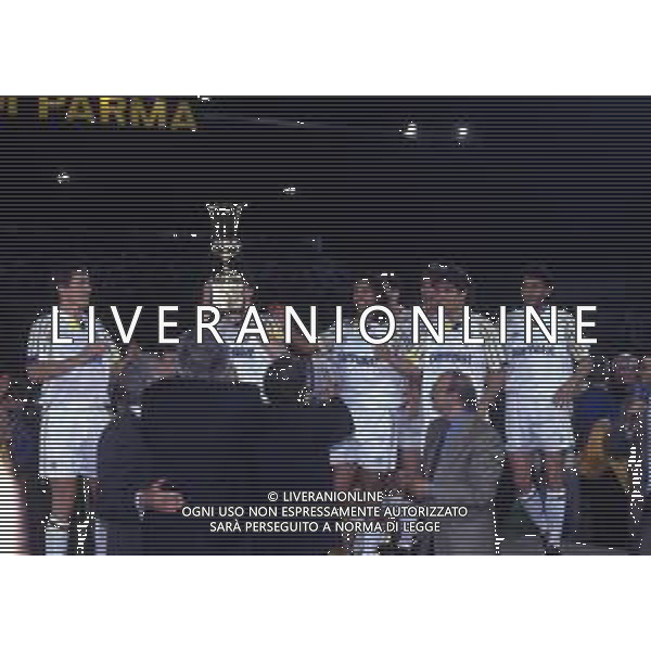 14-05-1992 PARMA- FINALE DI COPPA ITALIA PARMA-JUENTUS 2-0 NELLA FOTO I GIOCATORI DEL PARMA CON LA COPPA ITALIA 1992 AG ALDO LIVERANI SAS
