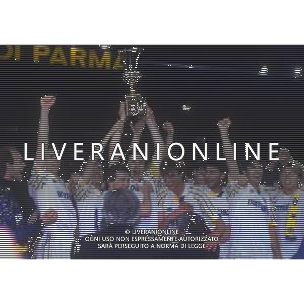 14-05-1992 PARMA- FINALE DI COPPA ITALIA PARMA-JUENTUS 2-0 NELLA FOTO I GIOCATORI DEL PARMA CON LA COPPA ITALIA 1992 AG ALDO LIVERANI SAS