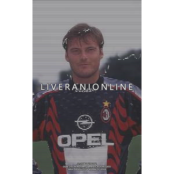 RETROSPETTIVA MASSIMO TAIBI CALCIATORE NELLA FOTO MASSIMO TAIBI CON LA MAGLIA DEL MILAN CALCIO AG ALDO LIVERANI SAS