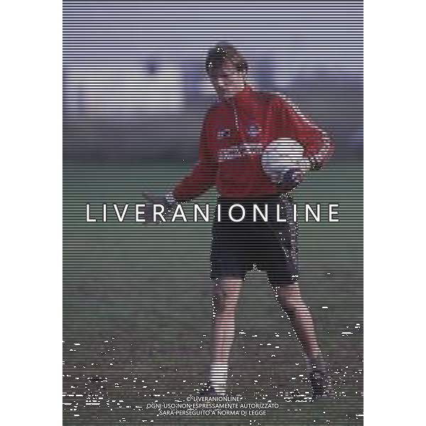 RETROSPETTIVA MASSIMO TAIBI CALCIATORE NELLA FOTO MASSIMO TAIBI CON LA MAGLIA DEL PIACENZA CALCIO AG ALDO LIVERANI SAS