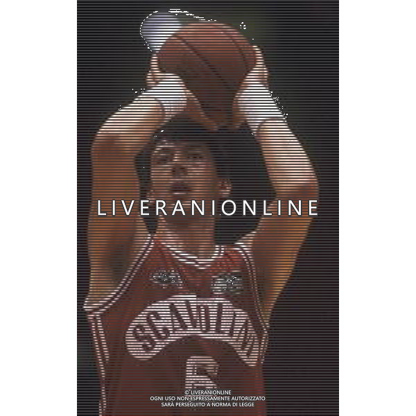 RETROSPETTIVA WALTER MAGNIFICO BASKET NELLA FOTO WALTER MAGNIFICO CON LA MAGLIA DELLA SCAVOLINI PESARO AG ALDO LIVERANI SAS