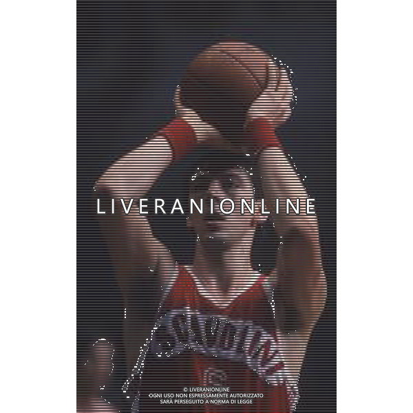 RETROSPETTIVA WALTER MAGNIFICO BASKET NELLA FOTO WALTER MAGNIFICO CON LA MAGLIA DELLA SCAVOLINI PESARO AG ALDO LIVERANI SAS