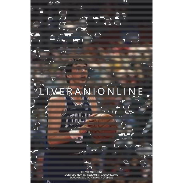 RETROSPETTIVA WALTER MAGNIFICO BASKET NELLA FOTO WALTER MAGNIFICO CON LA MAGLIA DELLA NAZIONALE ITALIANA AG ALDO LIVERANI SAS