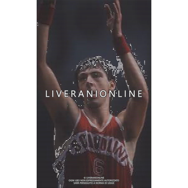 RETROSPETTIVA WALTER MAGNIFICO BASKET NELLA FOTO WALTER MAGNIFICO CON LA MAGLIA DELLA SCAVOLINI PESARO AG ALDO LIVERANI SAS