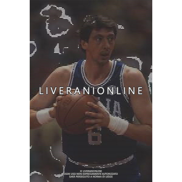 RETROSPETTIVA WALTER MAGNIFICO BASKET NELLA FOTO WALTER MAGNIFICO CON LA MAGLIA DELLA NAZIONALE ITALIANA AG ALDO LIVERANI SAS