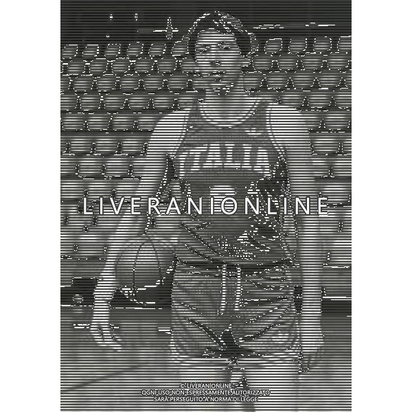 RETROSPETTIVA WALTER MAGNIFICO BASKET NELLA FOTO WALTER MAGNIFICO CON LA MAGLIA DELLA NAZIONALE ITALIANA AG ALDO LIVERANI SAS