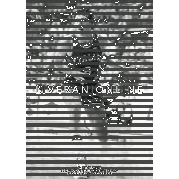 RETROSPETTIVA WALTER MAGNIFICO BASKET NELLA FOTO WALTER MAGNIFICO CON LA MAGLIA DELLA NAZIONALE ITALIANA AG ALDO LIVERANI SAS