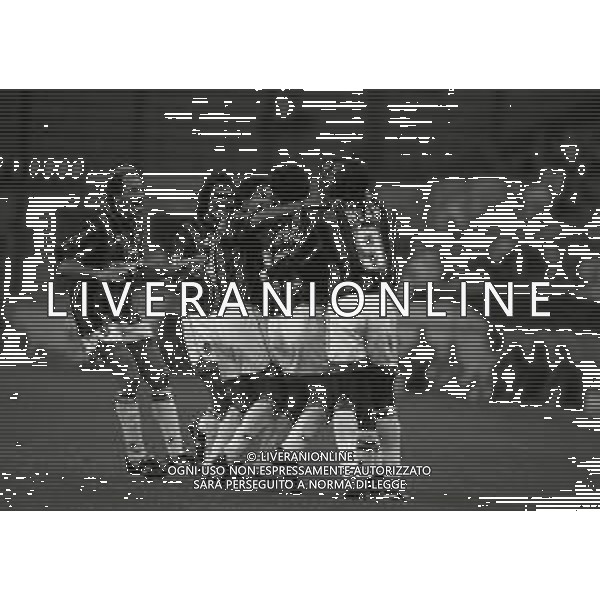 25-08-1995 MILANO FINALE DI SUPERCOPPA ITALIANA MILAN FIORENTINA 1-2 NELLA FOTO ABBRACCI GIOCATORI MILAN AG ALDO LIVERANI SAS