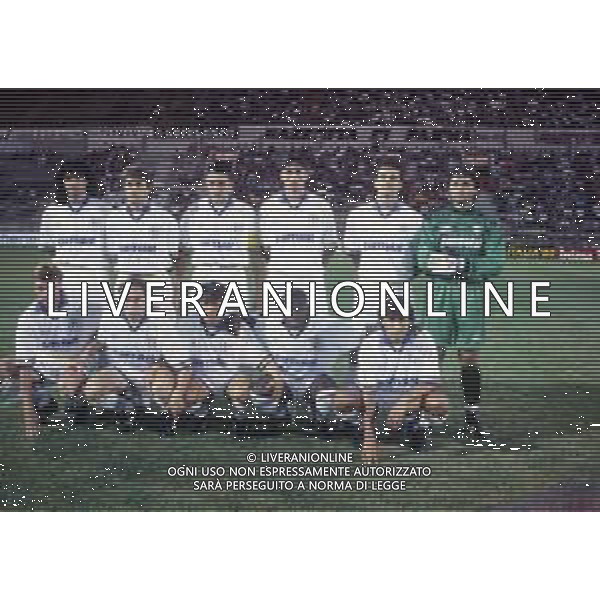 PARMA CALCIO 1994-1995 NELLA FOTO LA FORMAZIONE DEL PARMA CALCIO 1994-1995 SED DA SIN IN PIEDI FERNANDO COUTO-ALBERTO DI CHIARA-LORENZO MINOTTI-DINO BAGGIO-MARCO BRANCA-LUCA BUCCI SED DA SIN LUIGI APOLLONI-NESTOR SENSINI-GIANFRANCO ZOLA-FAUSTOA SPRILLA-ANTONIO BENARRIVO AG ALDO LIVERANI SAS 