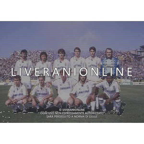 PARMA CALCIO 1992-1993 NELLA FOTO LA FORMAZIONE DEL PARMA CALCIO 1992-1993 DA SIN IN PIEDI ALESSANDRO MELLI-ANTONIO BENARRIVO-ALBERTO DI CHIARA-GEORGE GRUN-LORENZO MINOTTI-CLAUDIO TAFFAREL SED DA SIN DANIELE ZORATTO-GABRIELE PIN-LUIGI APOLLONI-MARCO OSIO-FAUSTO ASPRILLA AG ALDO LIVERANI SAS 