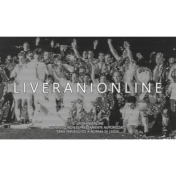 12-05-1993 LONDRA- FINALE DI COPPA DELLE COPPE PARMA ANVERSA 3-1 NELLA FOTO I I GIOCATORI DEL PARMA CALCIO FESTEGGIANO LA VITTORIA DELLA COPPA DELLE COPPE AG ALDO LIVERANI SAS