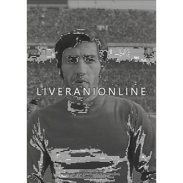 1971-1972 RETROSPETTIVA DARIO DOLCI CALCIATORE NELLA FOTO DARIO DOLCI CON LA MAGLIA DEL VARESE CALCIO AG ALDO LIVERANI SAS