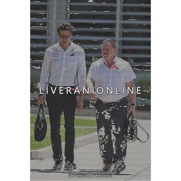 (L to R): Toto Wolff (GER) Mercedes AMG F1 Shareholder and Executive Director with Zak Brown (USA) McLaren Executive Director. 29.03.2019. Formula 1 World Championship, Rd 2, Bahrain Grand Prix, Sakhir, Bahrain, Practice Day AG ALDO LIVERANISAS-ONLY ITALY
