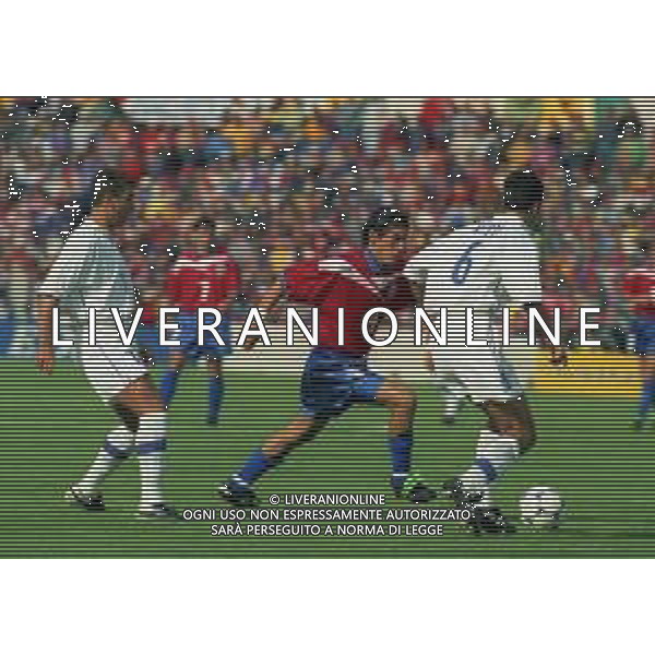 1998 CAMPIONATO DEL MONDO DI CALCIO FRANCIA 98 NELLA FOTO ALESSANDRO NESTA E IVAN ZAMORANO IN ITALIA CILE AG ALDO LIVERANI SAS