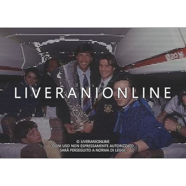 1990 FESTEGGIAMENTI GIOCATORI INTER IN AEREO E AL RISTORANTE PER LA CONQUISTA DELLA COPPA UEFA NELLA FOTO WALTER ZENGA E ALESSANDRO BIANCHI CON LA COPPA UEFA AG ALDO LIVERANI SAS